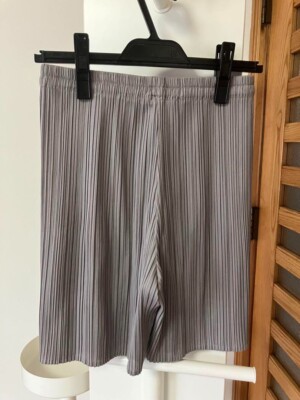 PLEATS PLEASE ISSEY MIYAKE Short Pants color Gray size M women
