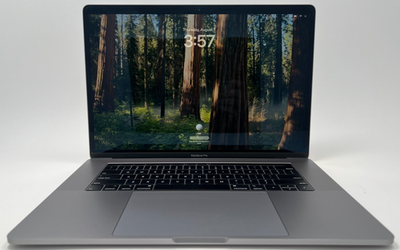 MacBook本体 15inch MacBook Pro 2018 i7 Radeon 560x MacBook Pro (2018) 15
