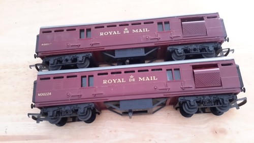 TRIANG OO GAUGE PAIR OF ROYAL MAIL VANS.M30224 - Picture 2 of 6
