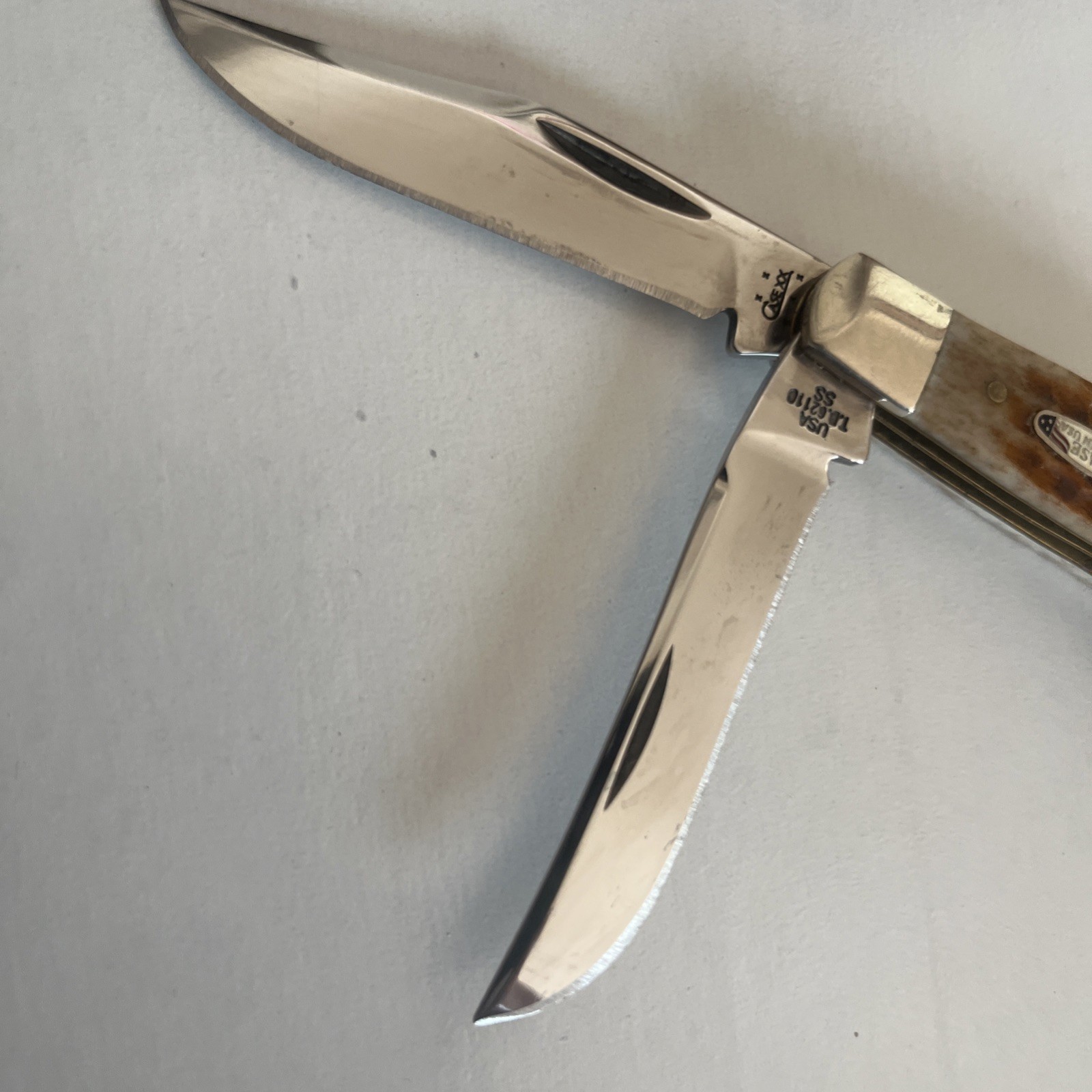Case XX Tony Bose 2005 Amber Saddlehorn Knife TB62110 SS StarsNBars Shield