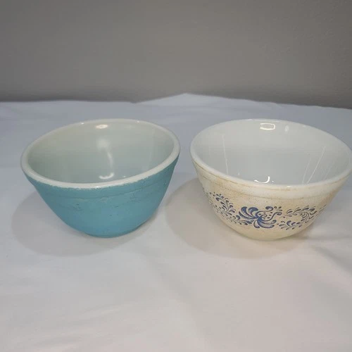 Vintage well used Pyrex 401 Mixing Bowls Blue/Homestead 1.5 Pint