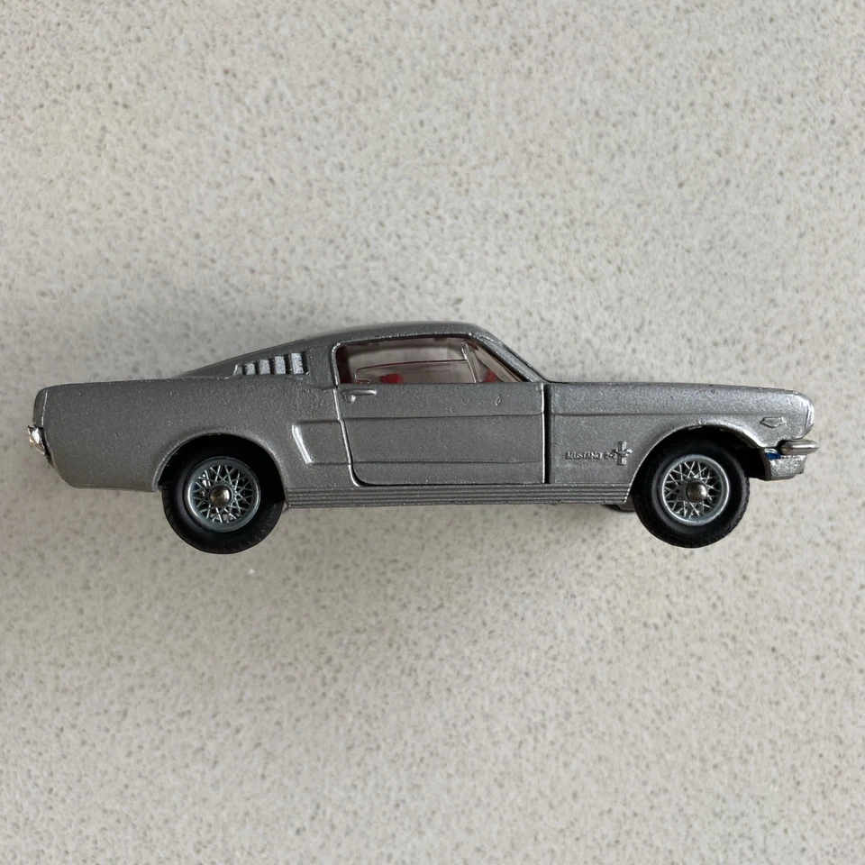 Corgi 320 Ford Mustang 2+2 Fastback SILVER Vintage Original 1965 Virtually MINT - Image 3 of 4