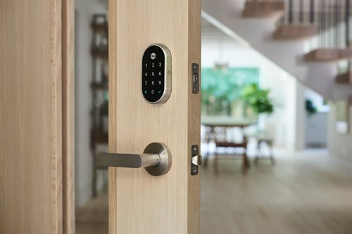 Nest x Yale Smart Lock Wi-Fi Replacement Deadbolt with App Keypad Satin Nickel L - Picture 3 of 4