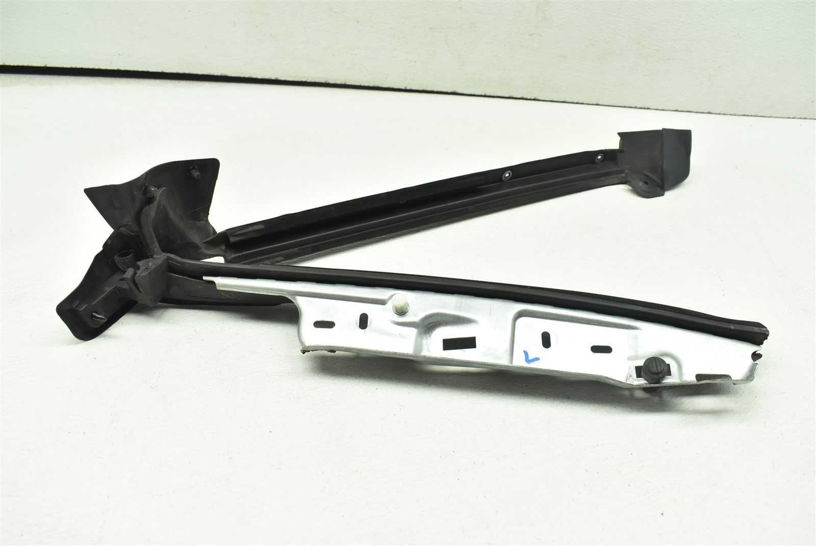 2010 Ferrari California Left Quarter Glass Molding Trim LH 