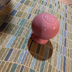 VINTAGE FIESTA ROSE PINK BALL PEPPER SHAKER HOMER LAUGHLIN