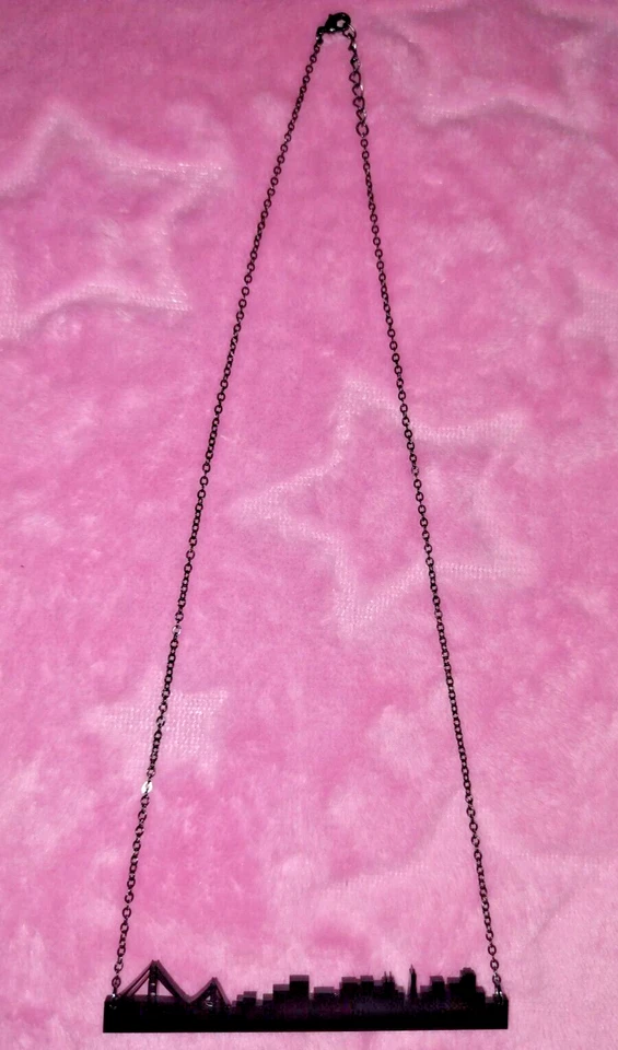 Collar colgante plástico* horizonte de San Francisco, joyería vintage Y2Ks y años 2010 Foto 2 de 4