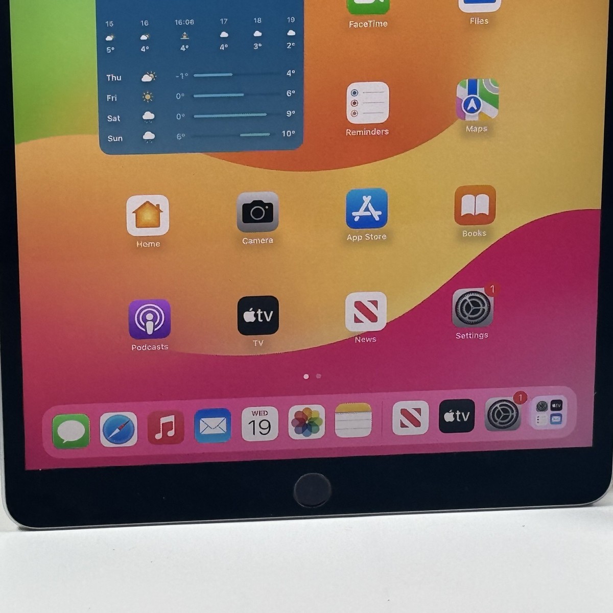 Apple iPad Pro 1st Gen. 64GB, Wi-Fi, 10.5 in - Space Grey for sale