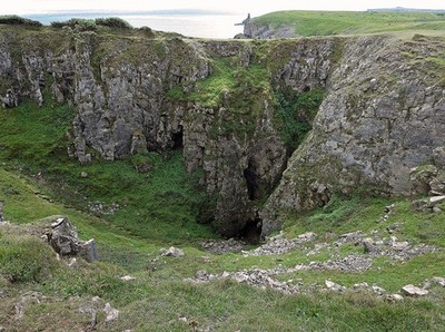 Photo A3 Sandy Pit: Stackpole Elidor Bosherston A footpath across the br c2016