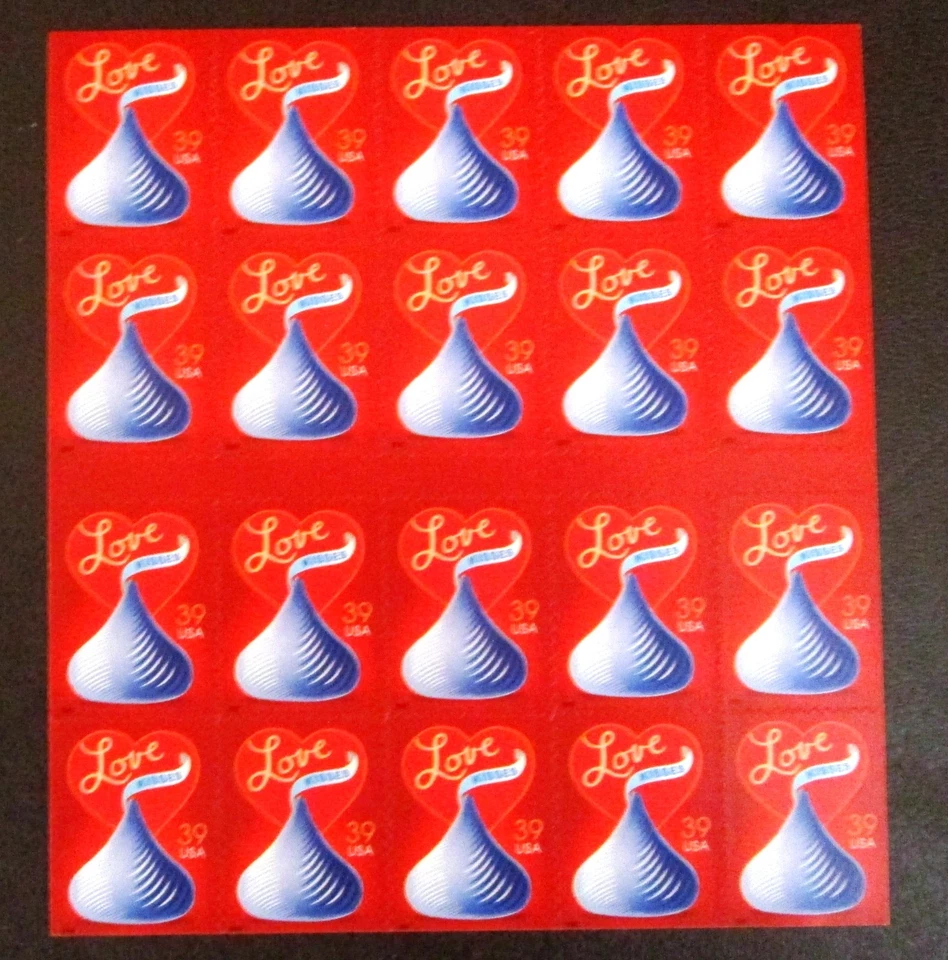 Una hoja de 20 estampillas de Hershey's LOVE KISSES 39¢ USPS y sobre primer día de emisión Foto 2 de 4