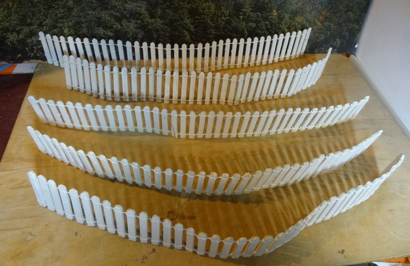 MINIATURE FLEXIBLE WOOD WHITE PICKET FENCE - 5 Pcs - 17" EACH - 85" TOTAL, 2" H