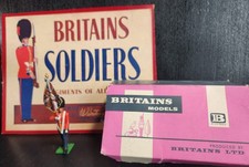 BRITAINS EYES RIGHT MODELS SCOTS GUARD COLOUR BEARER 227 NOS PLASTIC ENGLAND