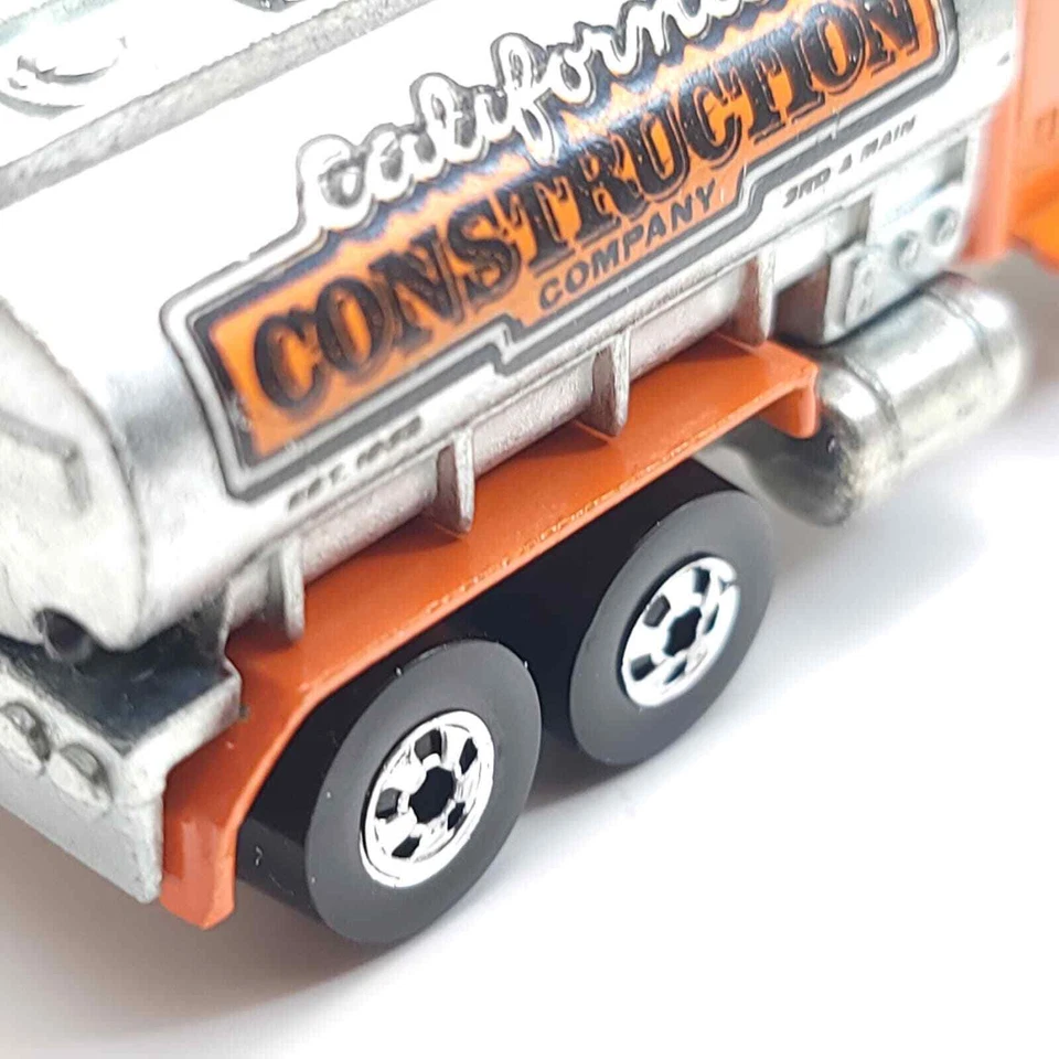 Hot Wheels Diecast Car Peterbilt Tank #1689 Rare Mint w/Card - Image 3 of 4