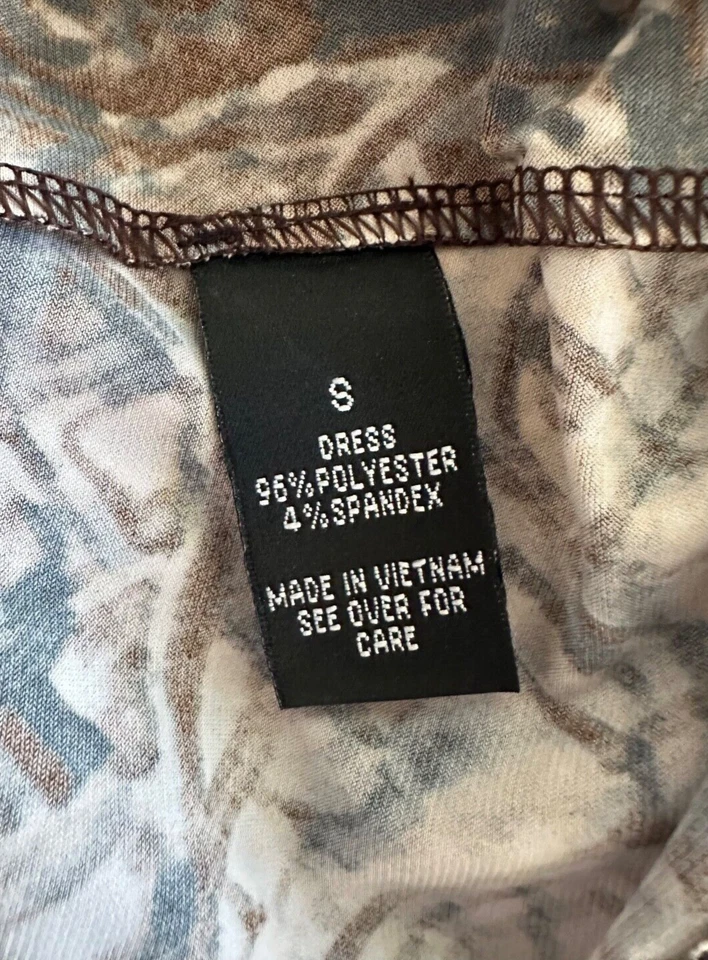 Vestido pequeño corredor espalda acentuada escote marrón axila a axila 15" largo 31" Foto 3 de 4