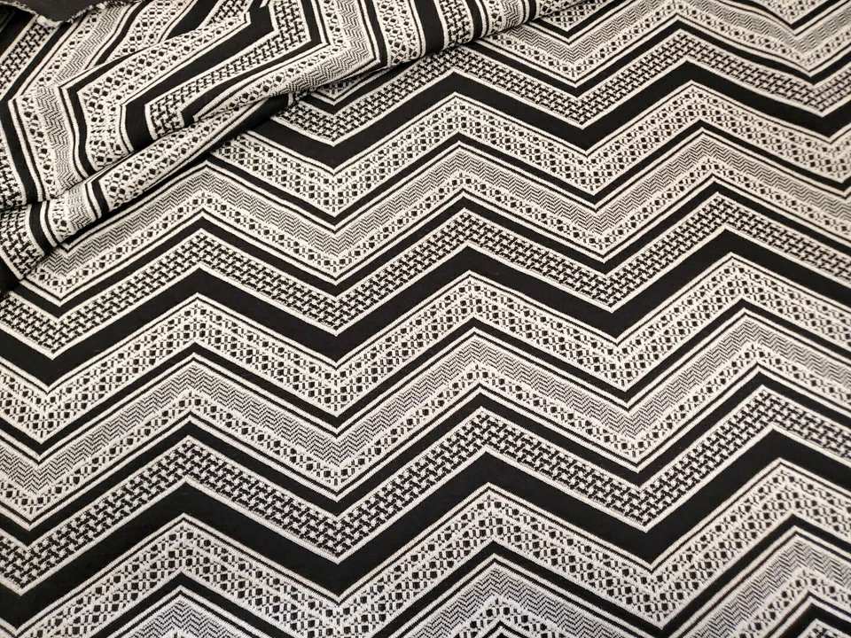 Doble Tejido Diseñador Étnico Zig Zag Jacquard Invierno Peso Por Yarda Foto 2 de 3