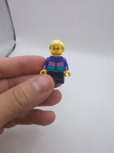 LEGO Hiker Girl Cty0908 #60202 Mini Figure