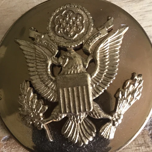 WW2 Era US Military Army Eagle Insignia Emblem Brass Hat Cap Badge Pin, Nice