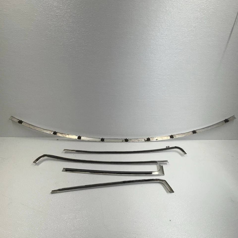 Juego de molduras de parabrisas cromado Ford F150 F250 F350 Bronco 1980-1996 OEM Foto 2 de 4