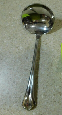 Oneida Rushmore Stainless Flatware Silverware Solid Gravy Ladle 7 1/4'' .