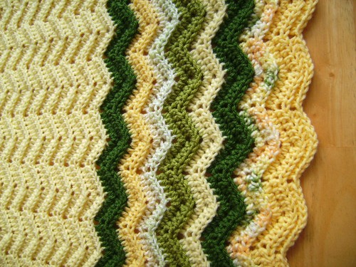 YELLOW AND GREEN MULTI BABY BLANKET AFGHAN RIC RAC ZIG ZAG HANDMADE CROCHET - Picture 11 of 12
