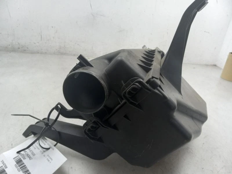 16-19 TOYOTA MIRAI HYBRID AIR CLEANER BOX - Imagem 2 de 4