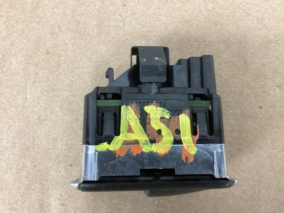 2013-2016 Mercedes-Benz GL450 X166 Rear Left Side Door Window Control Switch OEM - Image 3 of 4