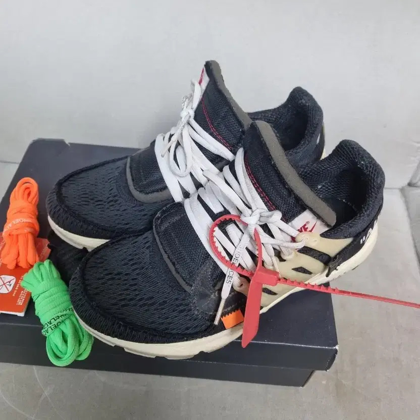 Nike Off-White Prestos Black Sneakers - Size 270, Heavily Used thumbnail 2