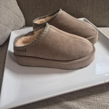 Bearpaw  Martis Suede Platform Slippers Taupe Mules Woven Trim Womens 10