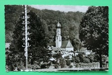 OBB 9) Bavaria Postcard Wofratshausen 1962 Local View Building Maypole Church 