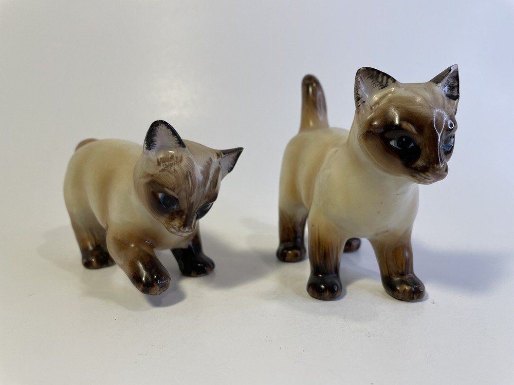 2 Vintage Siamese Figurines Japan # 2460 The Hamilton Collection *As-Is