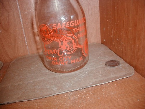 Hurley, WI, Twin City Dairy Qt., Children, Pyroglazed 1939 - Picture 4 of 6