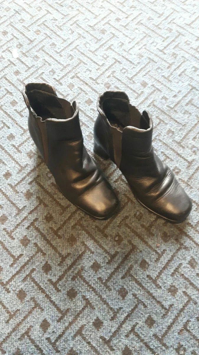 Lotus boots shop