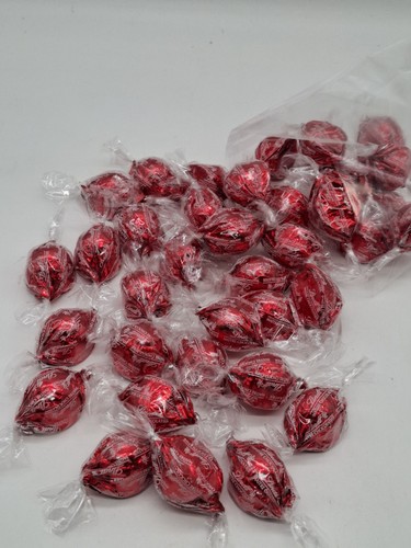 1 x 500gr. Lindt Eisdessert Pralines Himbeer Vanille ! (1000gr./23,98€)