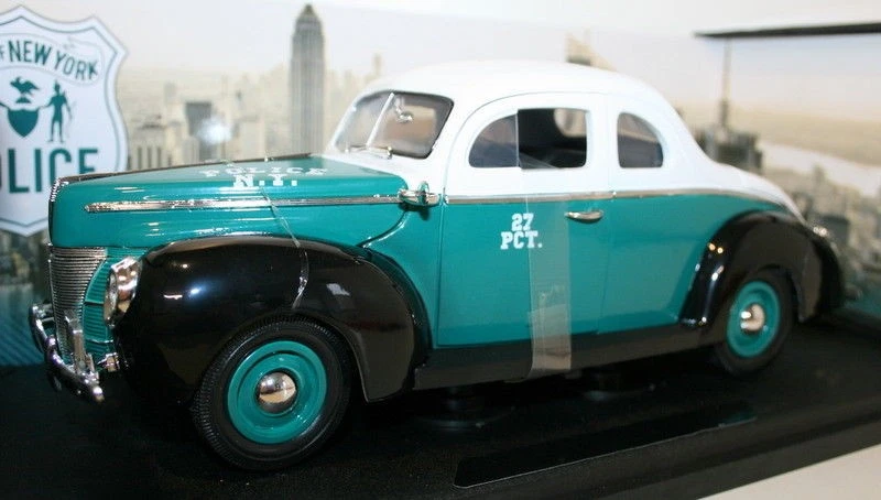 Greenlight 1/18 Scale 12972 - 1940 Ford Deluxe Coupe - New York Police Dept NYPD - Image 3 of 4