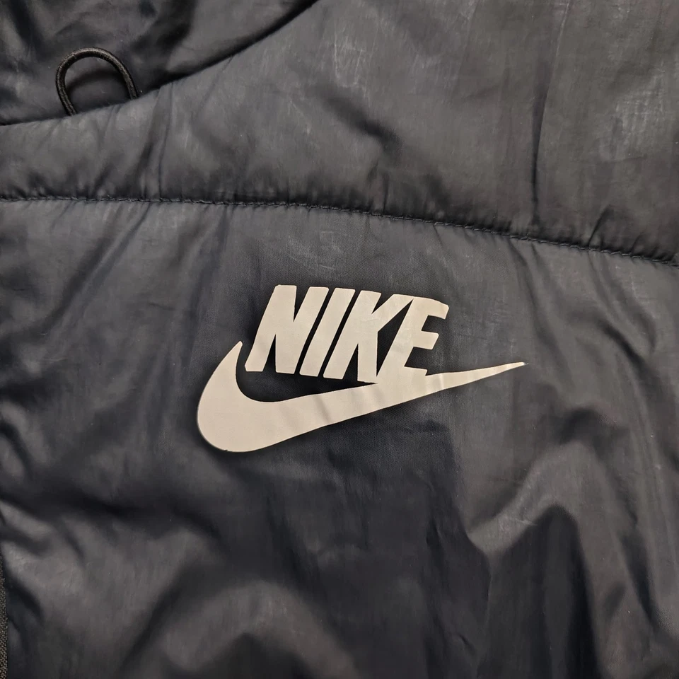 Jaqueta acolchoada NIKE Storm Fit feminina M preta com zíper completo isolada com capuz - Imagem 2 de 4