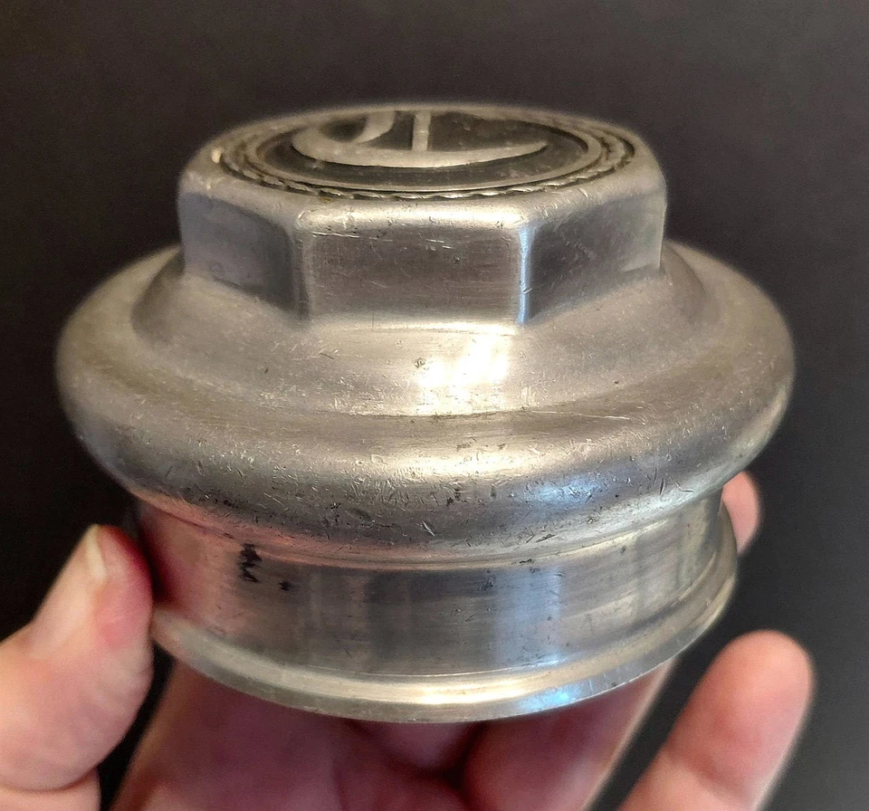 Original CHRYSLER Screw-on Hubcap 1924-28 Wood Wheels Large Hub Size Imperial? - Image 4 of 4