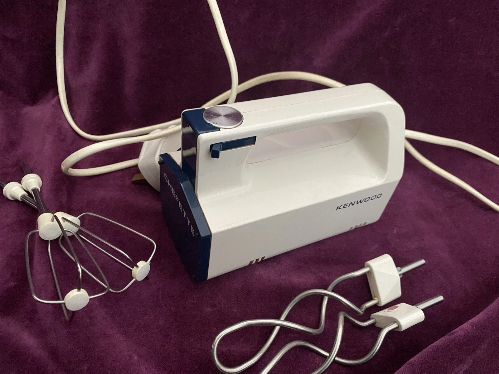 Vintage Kenwood Chefette Three Speed Hand Mixer With Beaters & Dough Hooks
Opens in a new window or