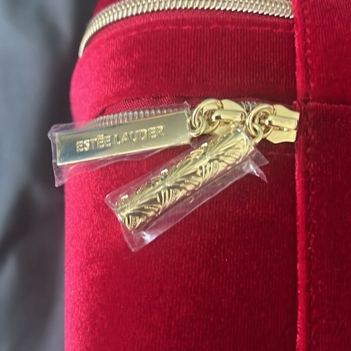 Estuche de tren con arco de terciopelo Estée Lauder vacaciones 2024 - Imagen 5 de 5