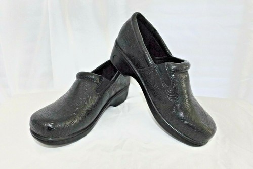 yuu bethanee slip on