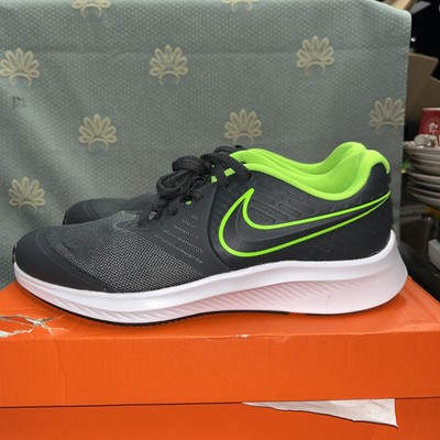 Nike Unisex-Child Star Runner 3 (GS) Sneaker 7YBig Kid DK Smoke Grey/BlackGrn