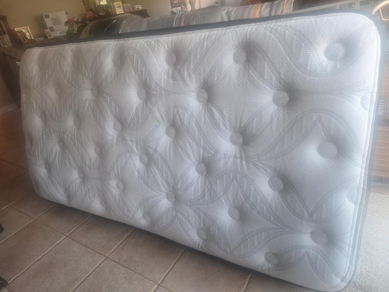 14" Twin Size Mattress Hybrid by Ashley Foam Pocket Coils Bed