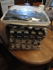 Elegante Schaumstoff Puzzle Spielmatte für Kinder - 16 ineinandergreifende Fliesen, schwarz/grau/weiß