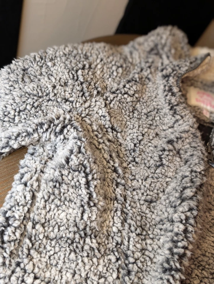 L Georgia Bulldogs Women’s Cozy Sherpa Quarter-Zip Pullover Jacket - Gray  - Image 4 of 4