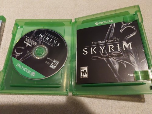 Skyrim Special Edition + Fallout 4 + Rare Replays Xbox One  - Picture 7 of 11