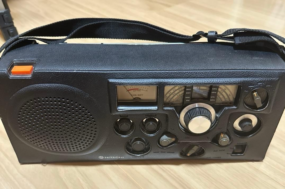 Vintage Hitachi KH-2200 BCL Shortwave 5-Band FM AM Radio Portable