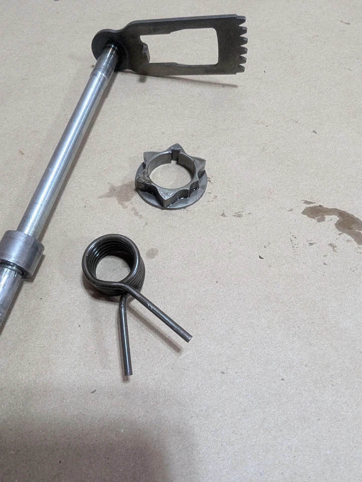 1985 - 1988 Suzuki LT230 Engine Gear Shift Shaft 25510-25C00 - Image 2 of 4