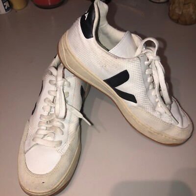 Veja Womens V-12 White Black Fashion Sneaker EUR 37 US