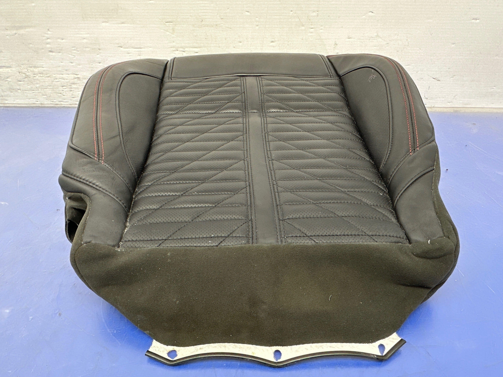 2017-2020 MASERATI LEVANTE M161 OEM FRONT LEFT LOWER SEAT CUSHION BLACK
