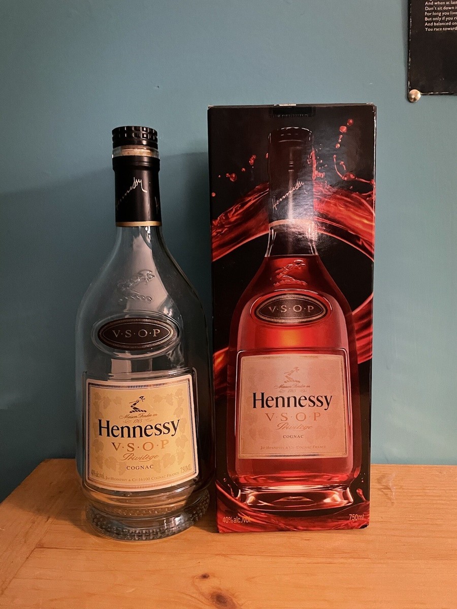 Hennessy VSOP Privilege cognac 750 ml bottle and box - Empty