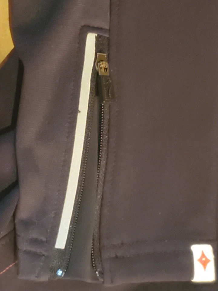 ¡¡MIRA!!   Chaqueta de ciclismo Specialized Me para mujer negra - detalles blancos - CALIDAD Foto 4 de 4