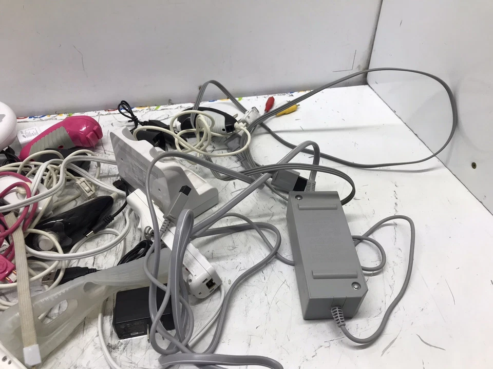 Misc Wii Parts Sold as Is UNTESTED - Image 4 of 4